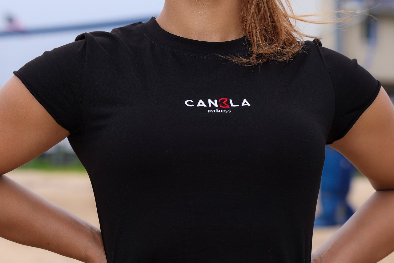 HIDE AND SEEK CANELA T-SHIRT - BLACK - CanelaFitness