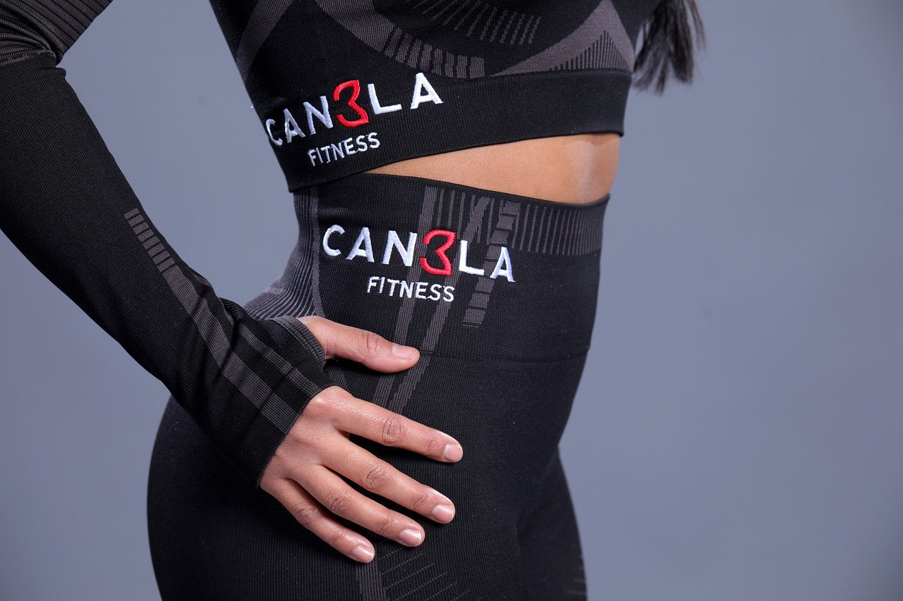 IMPRESSIVE SEAMLESS LONG SLEEVE CROP TOP - PEACOCK BLACK - CanelaFitness