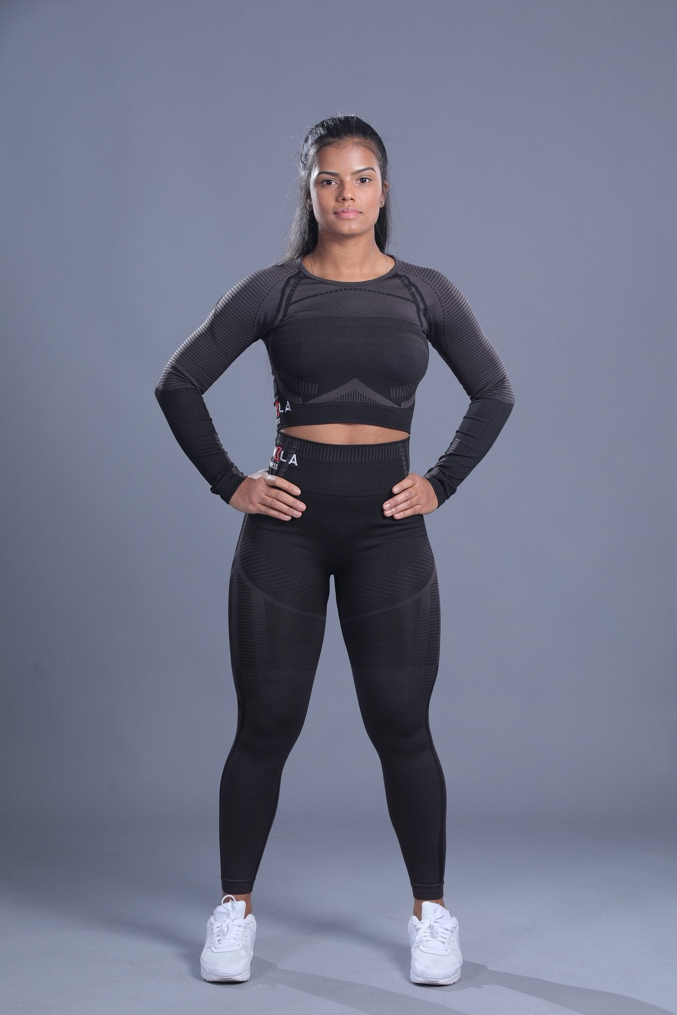 IMPRESSIVE SEAMLESS LONG SLEEVE CROP TOP - PEACOCK BLACK - CanelaFitness