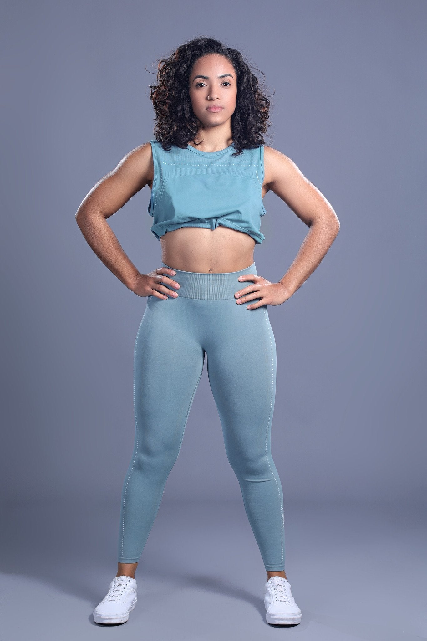 OBSESSION LIGHTWEIGHT SEAMLESS CROP TOP - BENJAMIN MOORE - CanelaFitness